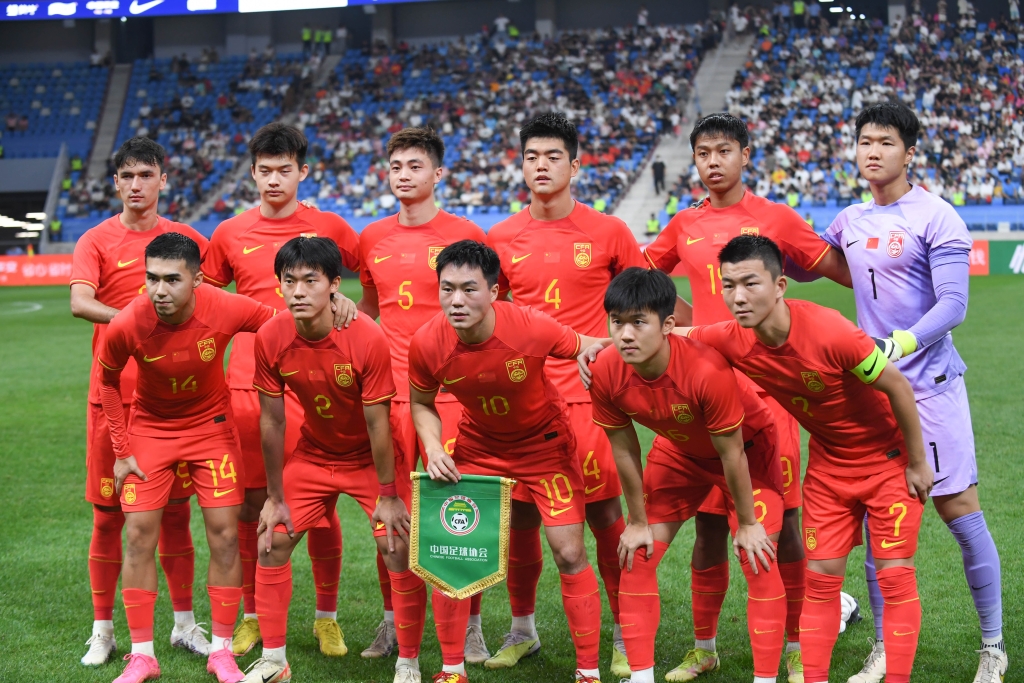 亚洲杯预选赛：中国队豪取胜利，积分领先
