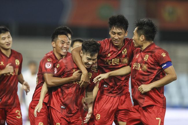 包含阿贾克斯独中两元，取得大胜晋级的词条