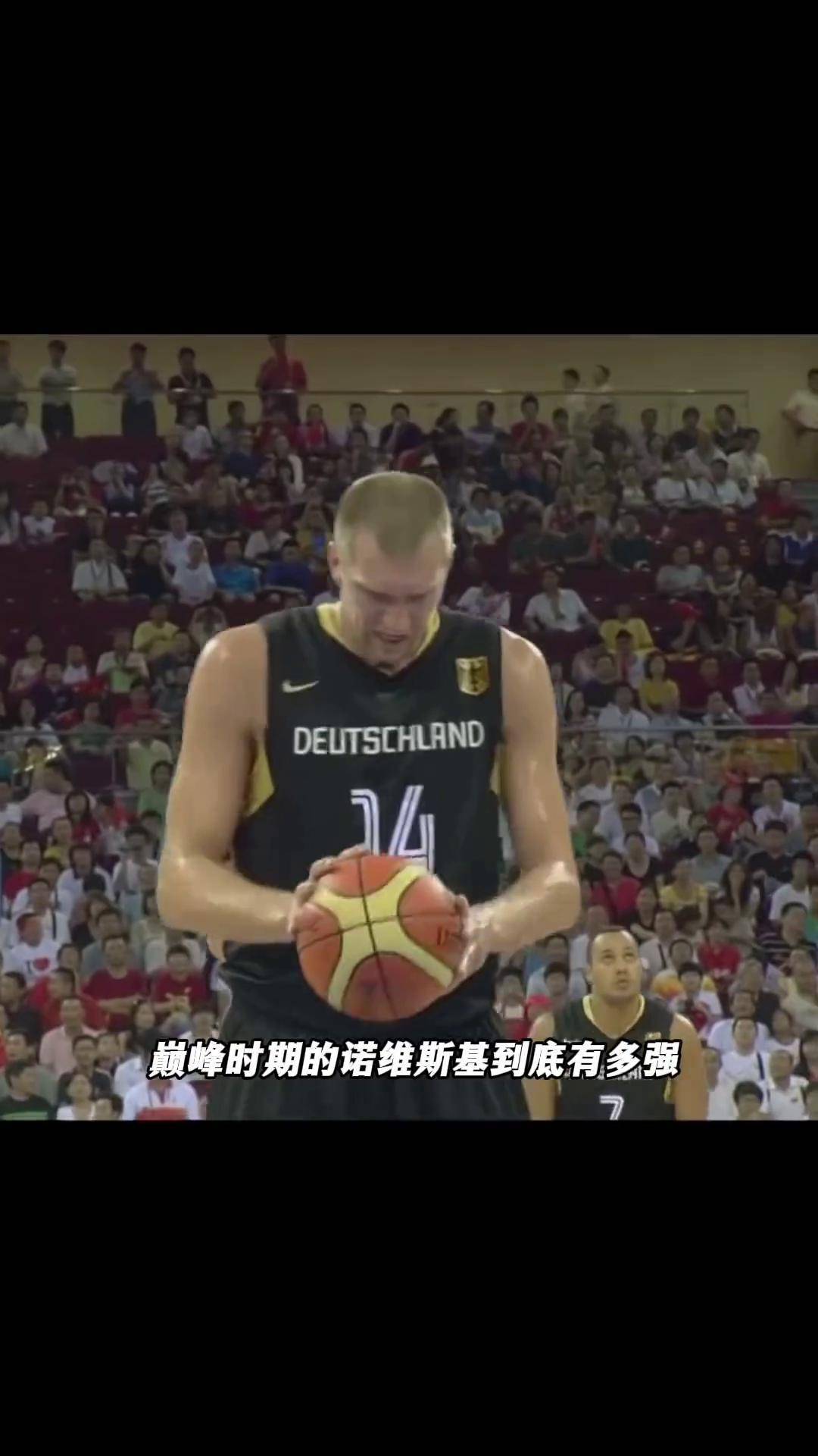 包含金鸡独立！约基奇再秀招牌单脚三分，第二次出手即中的词条