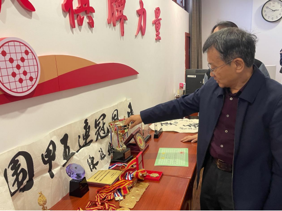 奖杯巡游活动走进重庆各大地标