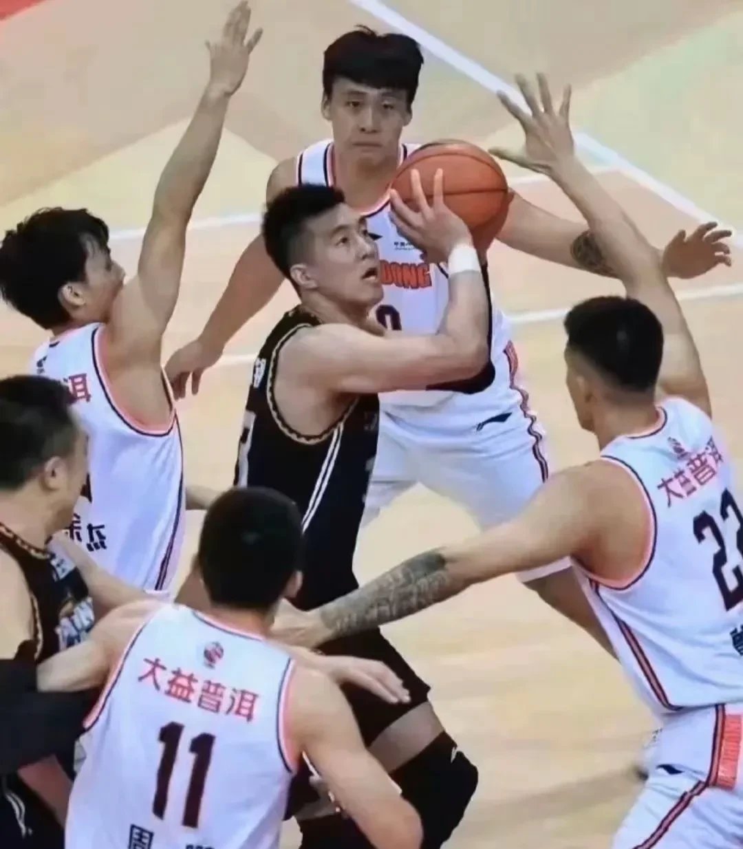 包含郭艾伦NBA夏季联赛集锦：对阵国王砍下20分5助攻的词条